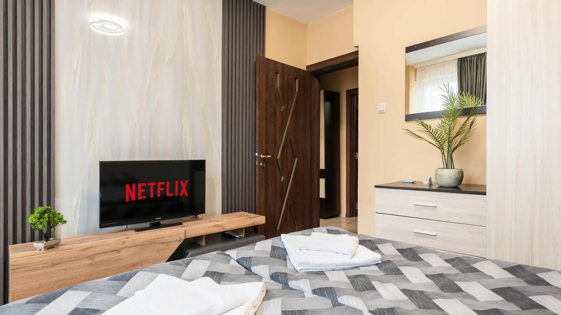 Apartment Downtown Аpartment With Free Parking