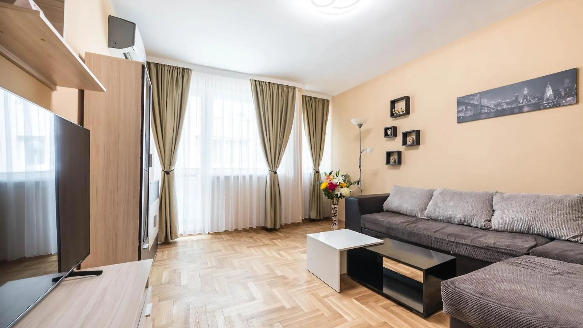 Apartment Downtown Аpartment With Free Parking