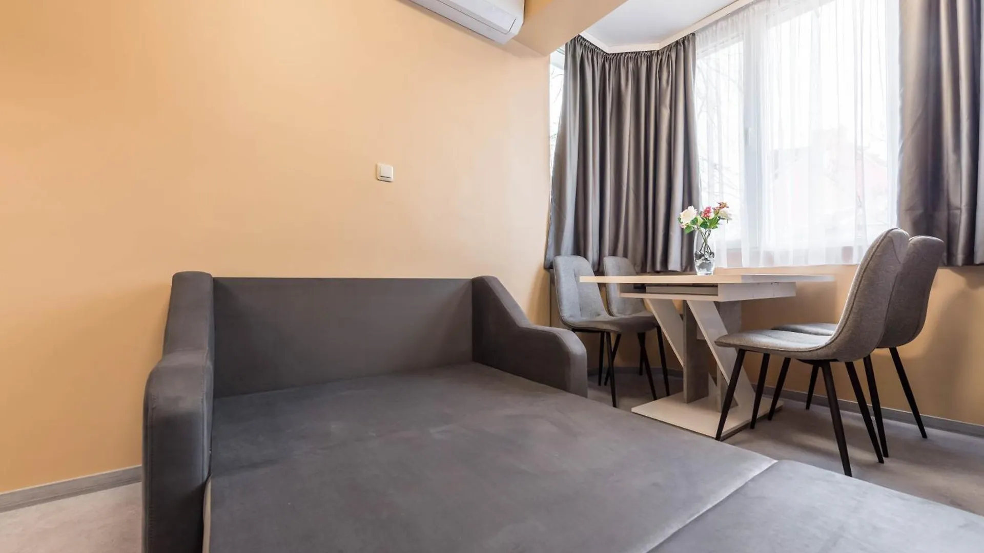 Downtown Аpartment With Free Parking Apartment